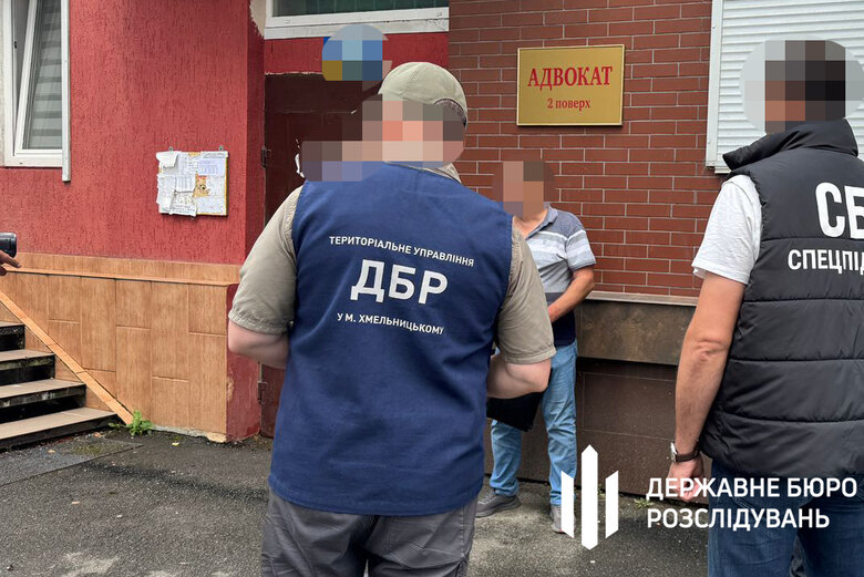 Чиновника налоговой службы задержали на взятке в Хмельницкой области