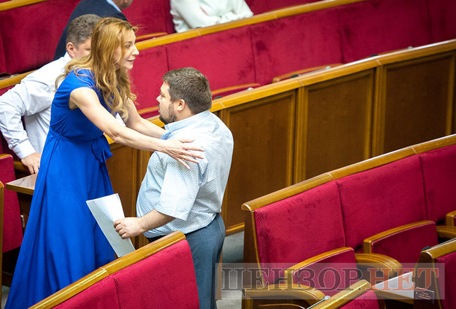 Лозовий, ставши навпочіпки, спантеличив Ляшка, емоційна суперечка Червакової і Карпунцова і порожній сесійний зал, - день роботи ВР 22 червня 09