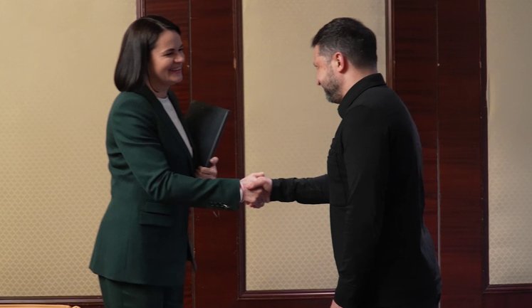 Зеленський зустрівся із Тихановською: Україна ніколи не була загрозою для Білорусі. ВIДЕО