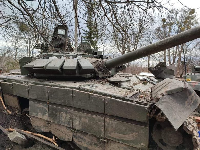 Околиці звільненого Тростянця завалені розбитою технікою російських окупантів 07