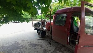 Окупанти атакували FPV-дроном автівку в Куп’янську, постраждало двоє комунальників (оновлено)