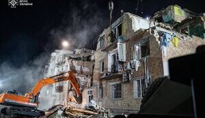 В Киеве продолжается ликвидация последствий российского обстрела. ФОТОРЕПОРТАЖ