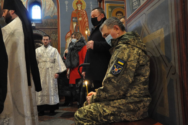 У Києві відбулась панахида за загиблими захисниками Донецького аеропорту 35 У Києві відбулась панахида за загиблими захисниками Донецького аеропорту 35