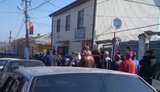 "Оце так користь зробили для людей", - у Первомайську вишикувалася кілометрова черга охочих потрапити на ринок. ВIДЕО