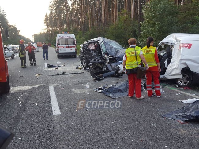 Fatal car crash near Irpin: four people killed, three more in serious condition 03