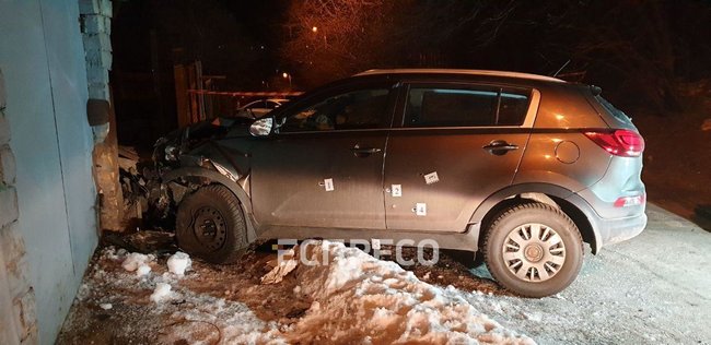 Полицейские в Киеве со стрельбой остановили внедорожник с пьяной женщиной за рулем 01