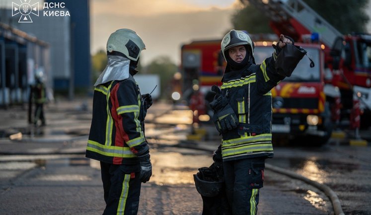 Kyiv under attack from Russia for fourth day running: emergency services extinguished fire covering an area of 3,000 square metres. VIDEO+PHOTOS
