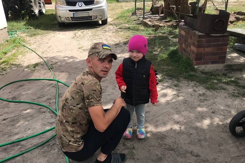 Воїн Володимир Дубровець став опікуном вісьмох дітей загиблого брата