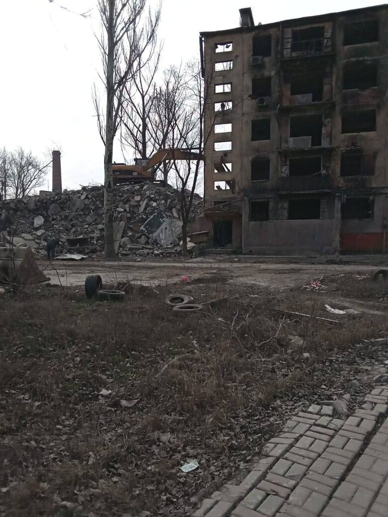 В окупованому Маріуполі росіяни знищили вже понад 300 будинків, - Андрющенко 03