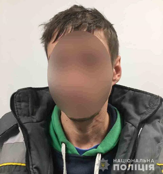 Задержаны трое мужчин, которые расклеивали провокативные бигборды в Киеве, - Нацполиция 01
