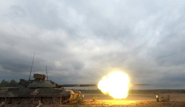Модернізований зразок танка Т-72 випробовують на Чернігівщині 02