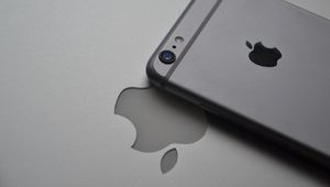 Apple представит юбилейный iPhone премиум-класса, – СМИ