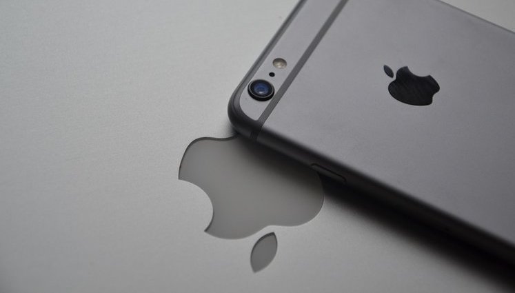 Apple представит юбилейный iPhone премиум-класса, – СМИ