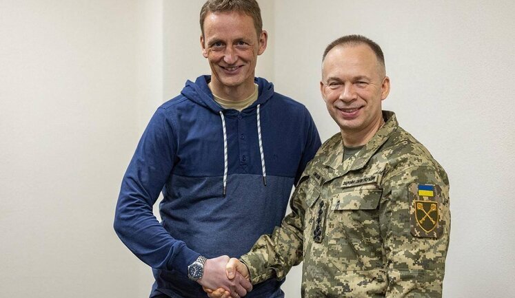 Сирський нагородив главу ЗС Норвегії Крістофферсена "Хрестом заслуги". ФОТОрепортаж