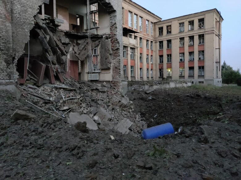 Оккупанты ударили по школе в Донецкой области, - Кириленко 01