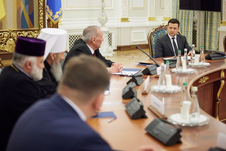 Зеленський підписав закон про військових капеланів 02