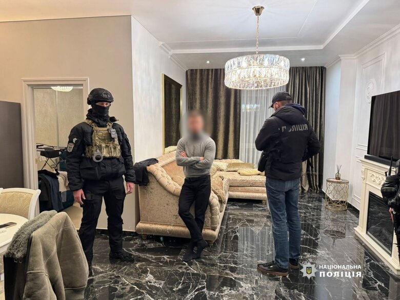 посадовці допомагали ухилянтам виїхати за кордон
