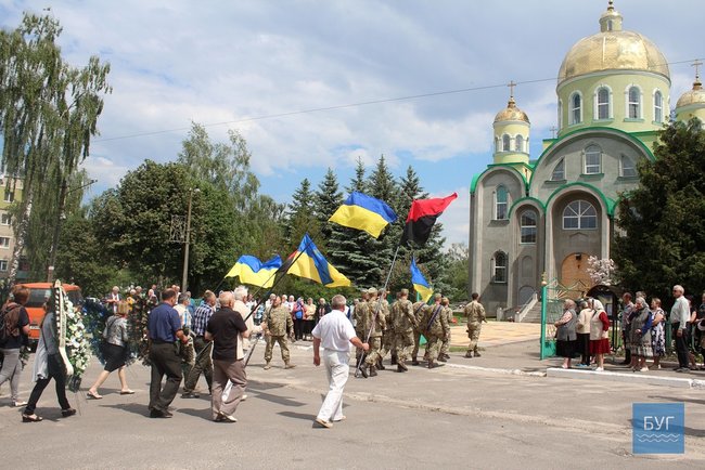 С бойцом 14-й ОМБр Олегом Пушкаруком, погибшим 9 мая на Луганщине, простились на Волыни 27