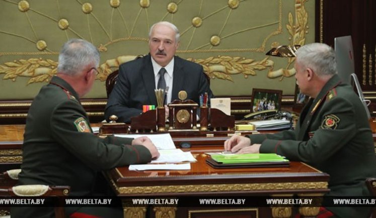 Лукашенко зібрав закрите засідання, присвячене тиску з боку РФ, на ньому вирішили "до кінця стояти за незалежність", - джерела