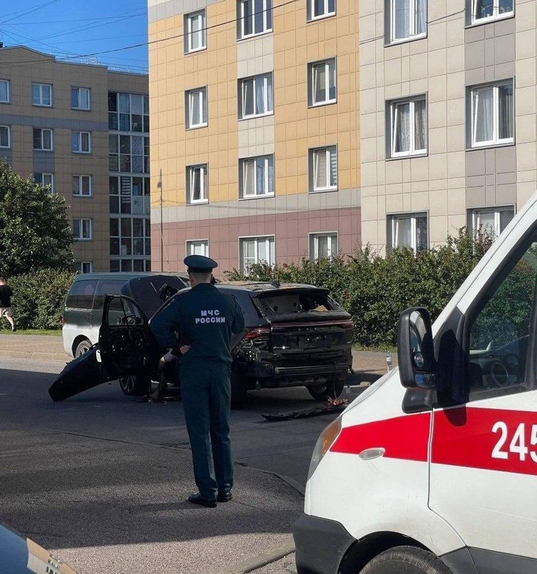 Car carrying a Russian lieutenant-colonel explodes in St Petersburg: details