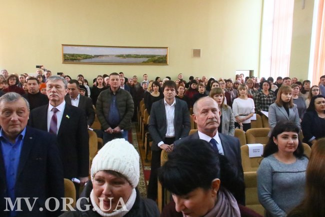 Зламав двері, обливав водою, намагався залізти на стіл: слуга народу Крейденко мало не зірвав сесію міськради в Мелітополі 05 Зламав двері, обливав водою, намагався залізти на стіл: слуга народу Крейденко мало не зірвав сесію міськради в Мелітополі 05