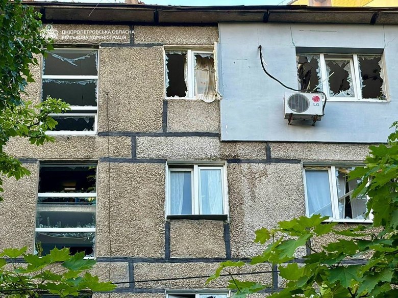 The enemy attacked Dnipro: the blast wave damaged high-rise buildings