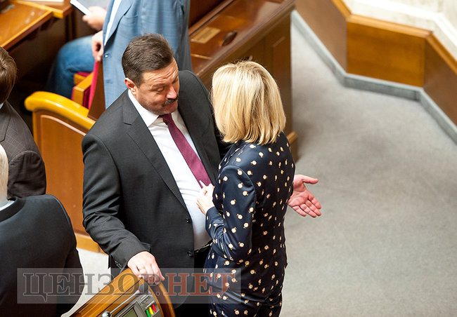 Ківалов-реготун, новинки кіно для Романовського та розмова сватів Деркача і Литвина, - день роботи ВР 23 травня 03