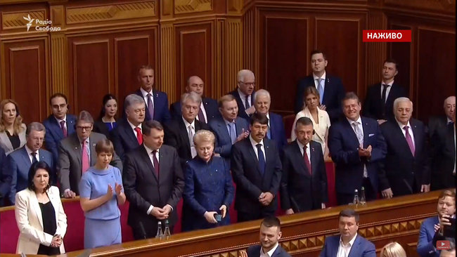 Зеленский принял присягу президента 01