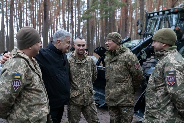 Допомога Порошенка фронту
