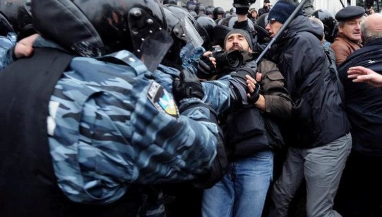 "Шашлычника" Могилева сменил "собачник" Захарченко. Но "ищеек" в милиции от этого больше не станет