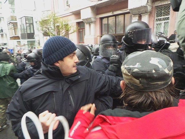 Прихильники Саакашвілі намагаються прорвати кордон поліції 23
