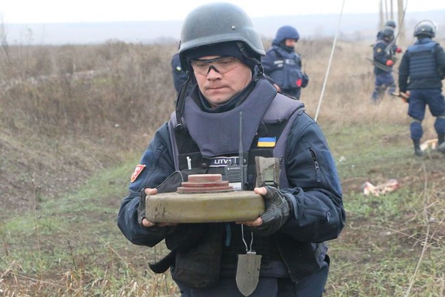 Mine clearance starts in Bohdanivka and Petrivske in Donetsk region 04