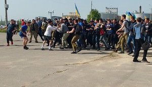 Police in Kherson broke up fight among protesters. VIDEO+PHOTOS