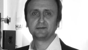 Після 12-денної коми помер побитий поліцейським активіст партії Гриценка Олександр Комарницький