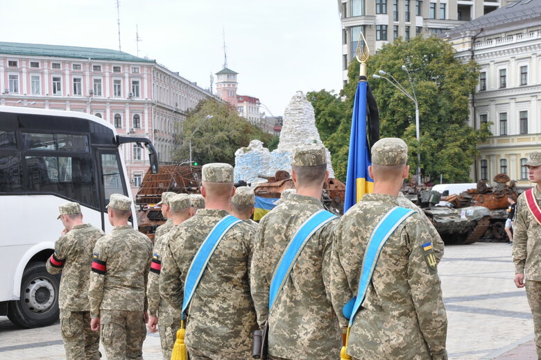 Зі спецпризначенцем Тенгрі, який загинув у бою з окупантами, попрощалися в Києві 01