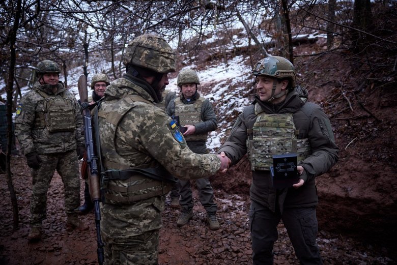 Zelenskyi visits front line in eastern Ukraine 08
