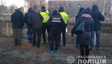 На обочине дороги возле станции метро "Черниговская" в Киеве обнаружили труп женщины, - полиция. ВИДЕО+ФОТОрепортаж