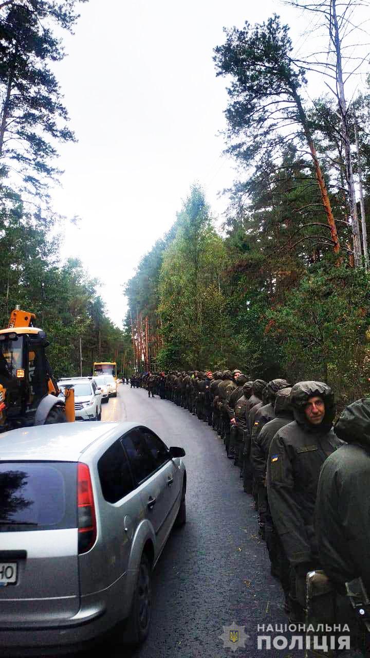 Слідчі, рятувальники, водолази, - під Києвом розшукують тих, хто стріляв у Шефіра 09