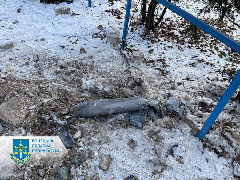 Російські військові обстріляли Торецьк Донецької області з Градів, Курахівку - з артилерії. Одна людина загинула, 9 осіб зазнали поранень - Офіс Генпрокурора 01 Російські військові обстріляли Торецьк Донецької області з Градів, Курахівку - з артилерії. Одна людина загинула, 9 осіб зазнали поранень - Офіс Генпрокурора 01