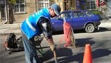 В Одессе коммунальщиков одели в жилеты Партии Регионов. ФОТОрепортаж