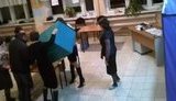 Выборы Путина: В Татарстане бюллетени вбрасывали пачками. "За" - 83%. + ВИДЕО.