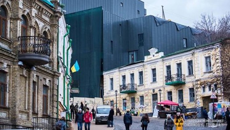 На Андреевском спуске демонтируют киоски с сувенирами