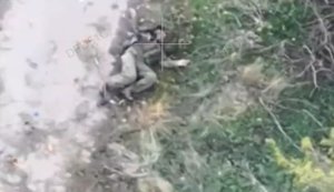Окупант намагався відбити дрон палицею і загинув. ВIДЕО