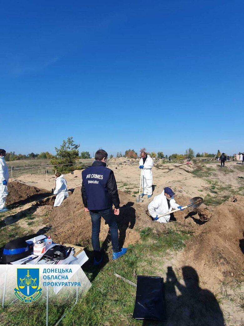 У деокупованих Святогірську та Лимані виявлено місця масових поховань. Наймолодшій жертві лише рік, - Офіс генпрокурора 04