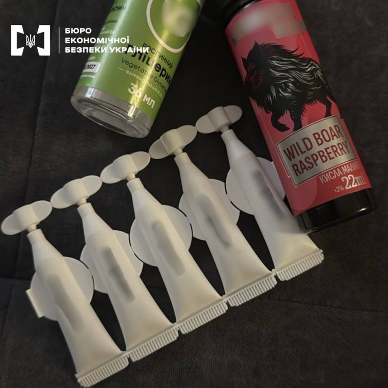 БЕБ знайшло підпільне виробництво наборів для електронних сигарет на Вінниччині
