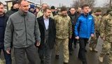 Лайчак від імені Словаччини передав Україні сертифікати на 3 машини швидкої допомоги