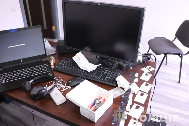 Шахраї організували мережу call-центрів у Харкові і заробляли на обмані українців понад 1 млн грн на місяць, - поліція. 02