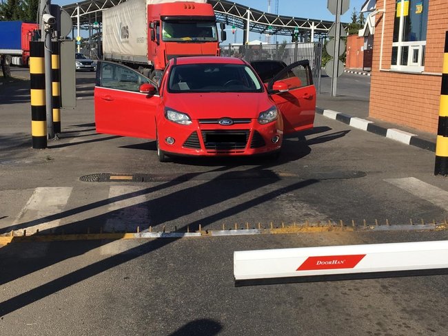 Россиянин на автомобиле пытался прорваться в Украину, - Госпогранслужба 01