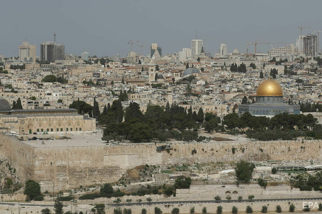 Ракетні обстріли і вуличні заворушення: кадри з Ізраїлю 26