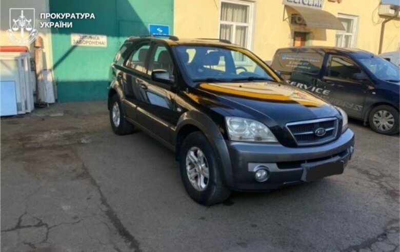 На Рівненщині засудили двох чоловіків за продаж гуманітарних авто